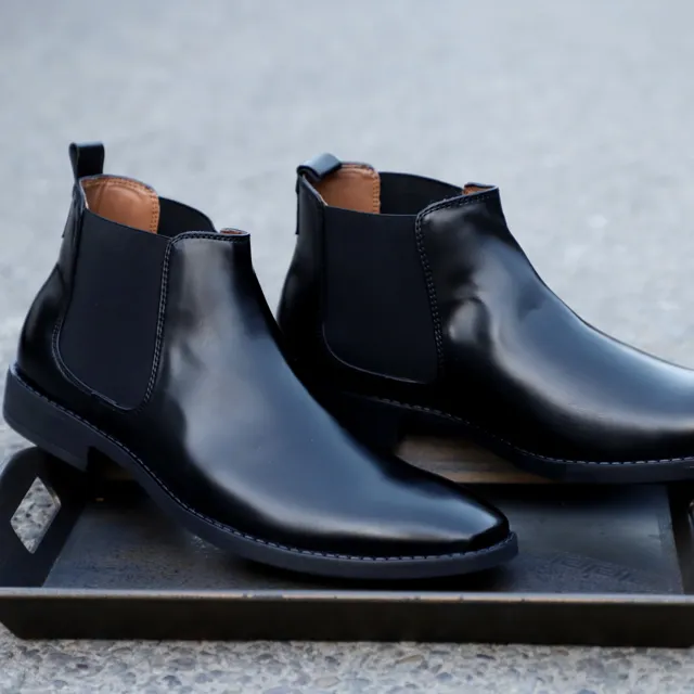 NICHE Black Chelsea Boots